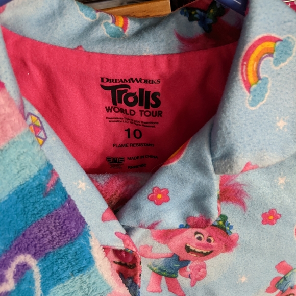 Trolls fleece bathrobe and TWO pajamas size 8/10 - Picture 4 of 6